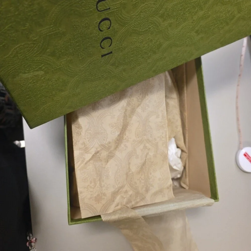 Gucci Men's Green Shoe Box. With Wrapping Paper,Embossed paisle Pattern 14.5×8in